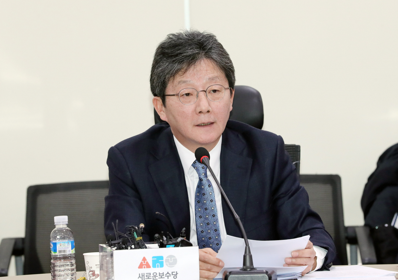 유승민 새로운보수당 보수재건위원장이 3일 오전 서울 여의도 국회 의원회관에서 열린 당대표단 회의에서 발언하고 있다. [연합]