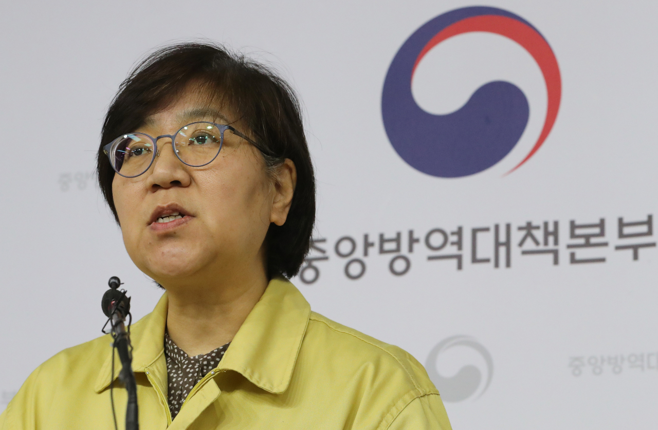 정은경 중앙방역대책본부장(질병관리본부장)이 3일 오후 세종시 정부세종청사에서 신종 코로나바이러스 감염증 발생현황 및 확진환자 중간조사 결과 등 정례브리핑을 하고 있다.[연합]