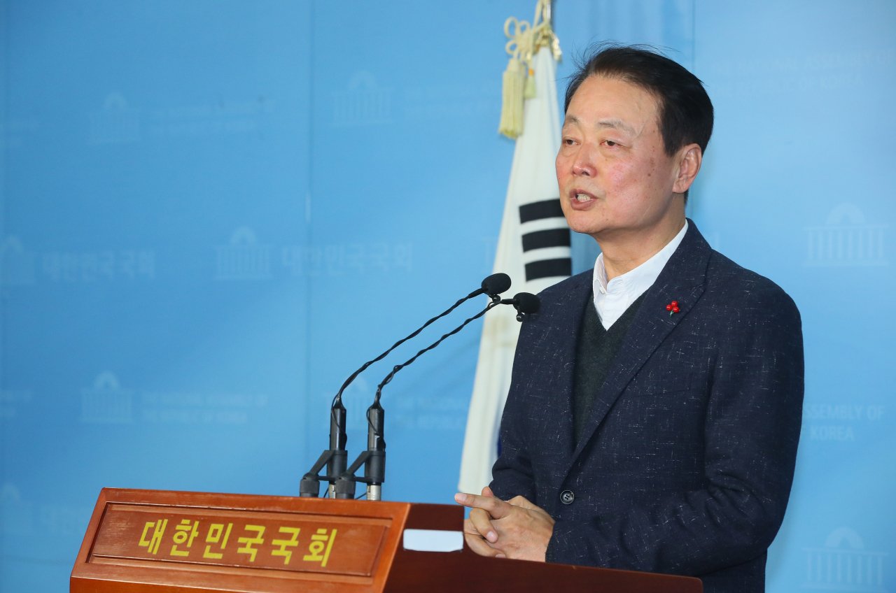 한선교 자유한국당 의원이 지난달 2일 국회 정론관에서 21대 총선 불출마를 선언하고 있다. [연합]