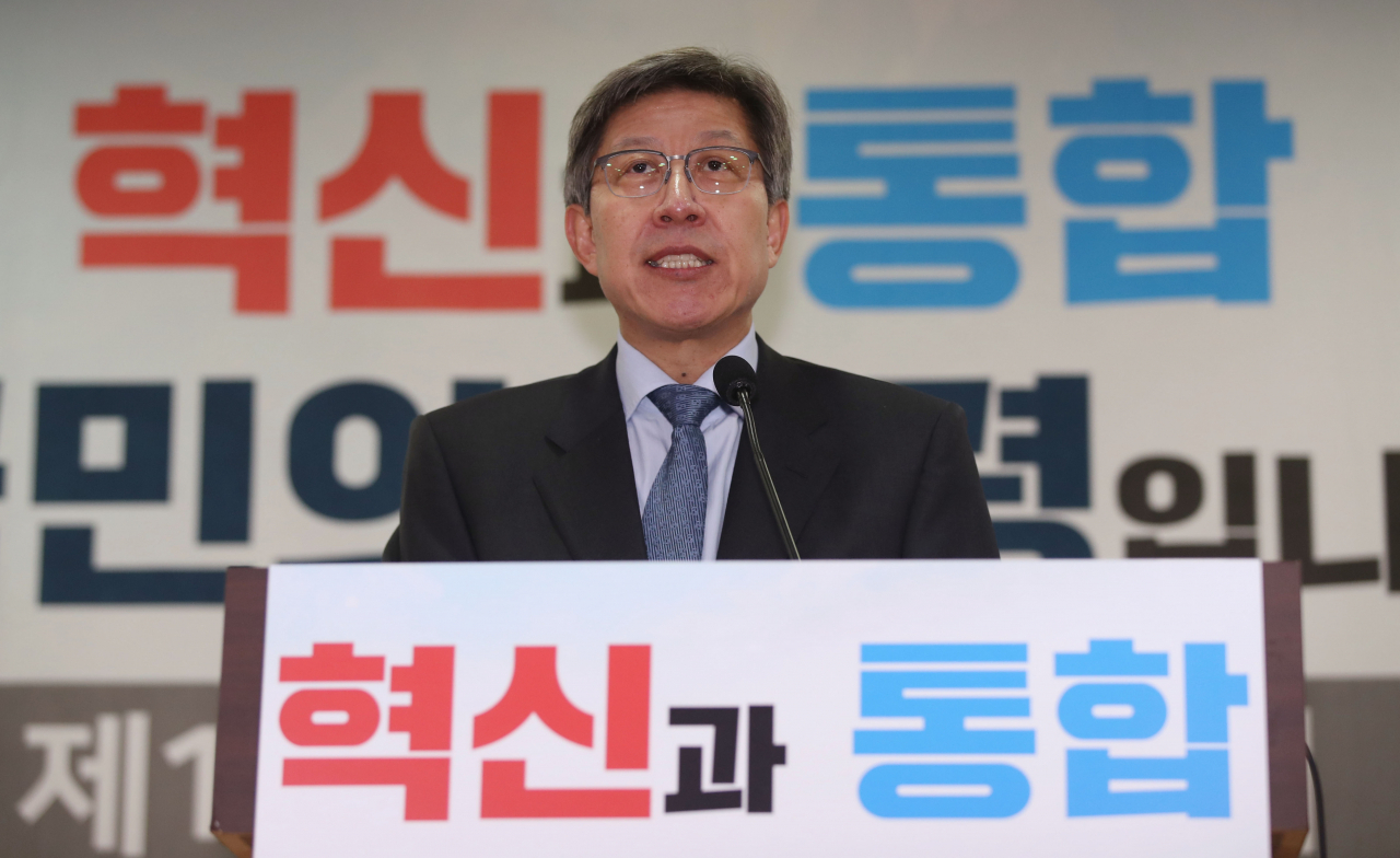박형준 혁신통합추진위원회 위원장이 지난달 31일 오후 국회 의원회관에서 열린 혁신통합추진위원회 제1차 대국민보고대회에서 경과 보고를 하고 있다. [연합]
