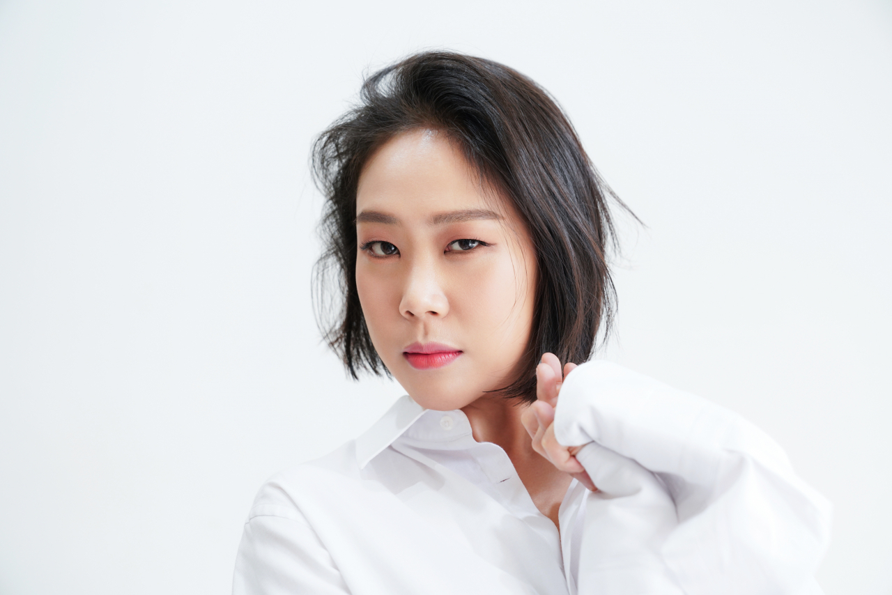 손열음은 피아니스트이자 칼럼니스트, 기획자로 클래식 업계에서 다양한 활동을 이어가고 있다.
