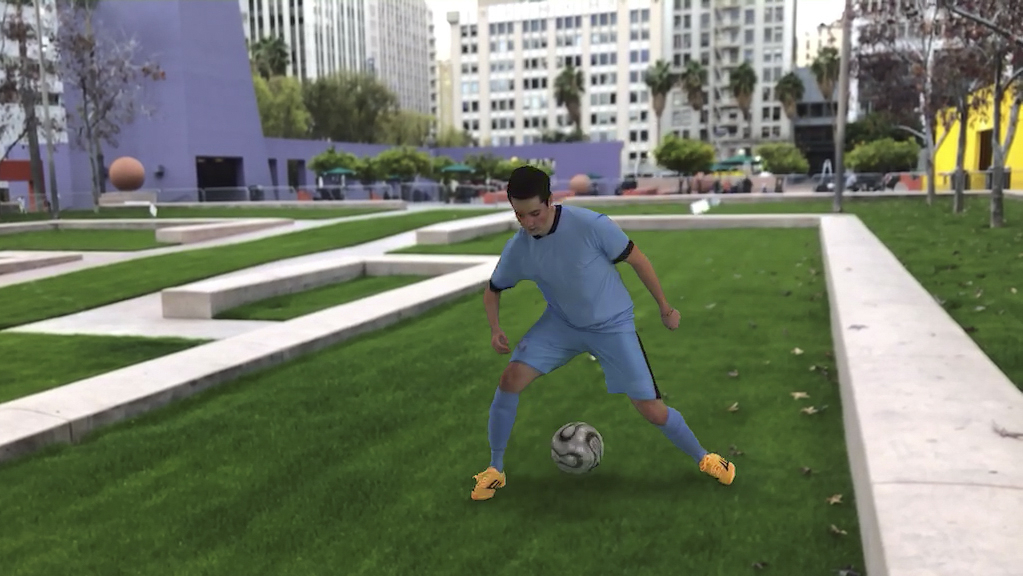 마이크로소프트가 ‘혼합현실 캡처 스튜디오(Mixed Reality Capture Studio)’ 기술로 실제 구현한 3차원 콘텐츠. SK텔레콤은 올 봄에 이 기술을 적용한 혼합현실(MR) 제작 시설 ‘점프 스튜디오’를 서울에 오픈한다. [SK텔레콤 제공]