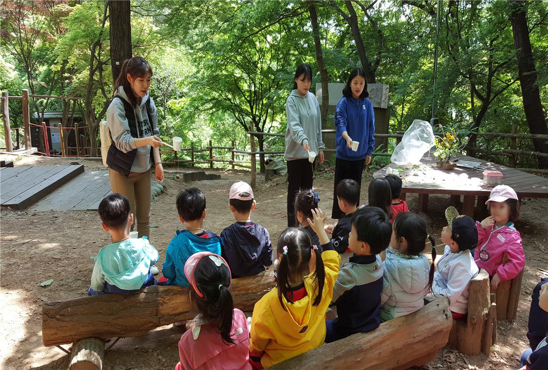 개웅산 유아숲체험원 활동 모습. [구로구 제공]