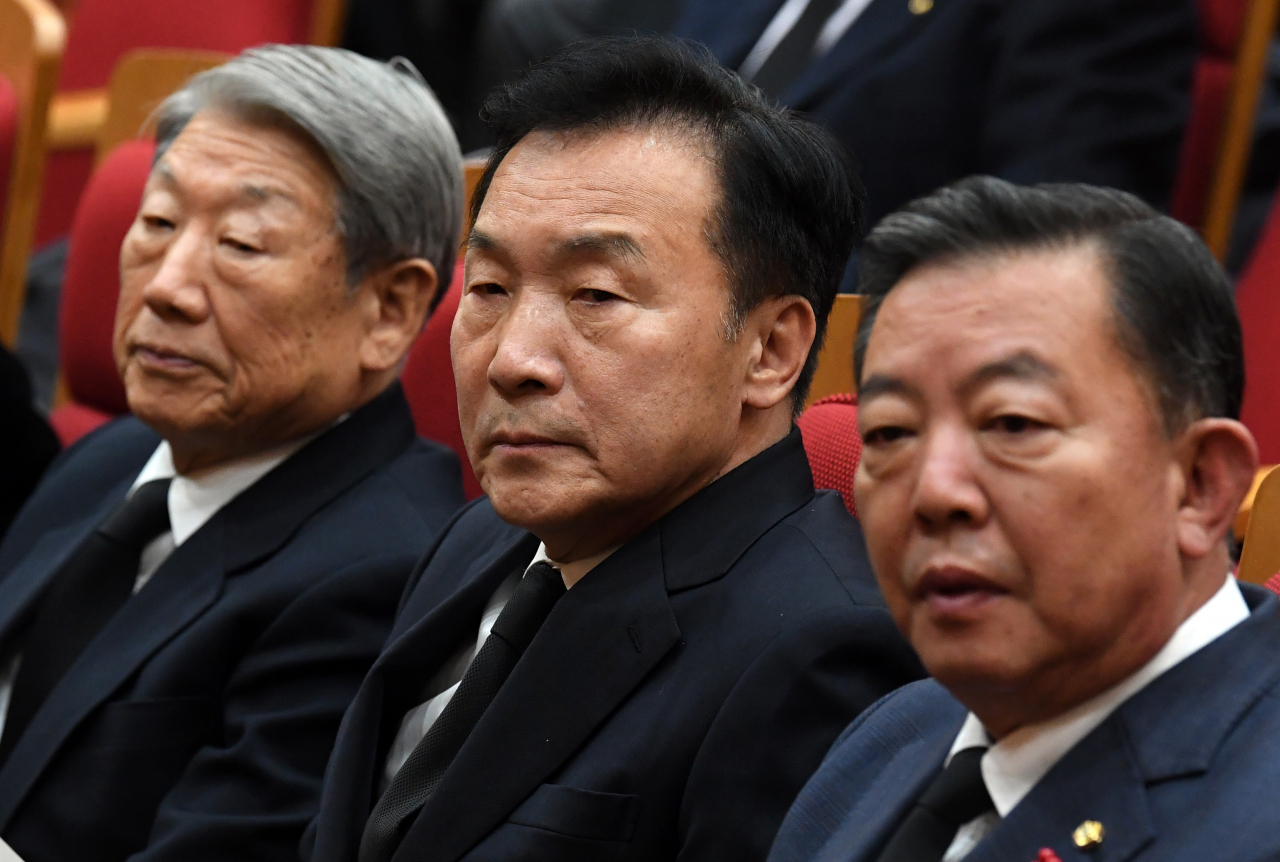 손학규 바른미래당 대표(가운데)와 이찬열 의원(오른쪽). [연합]