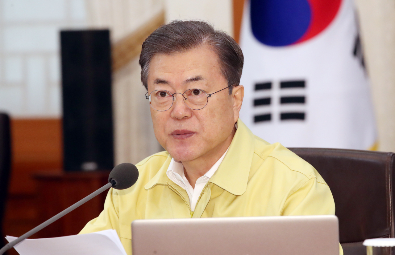 문재인 대통령이 4일 오전 청와대에서 열린 국무회의를 주재하고 있다. [연합]