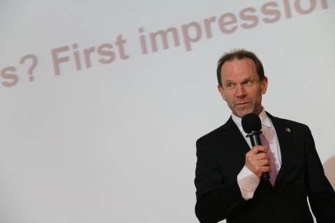 Australian envoy shares expertise with aspiring diplomats