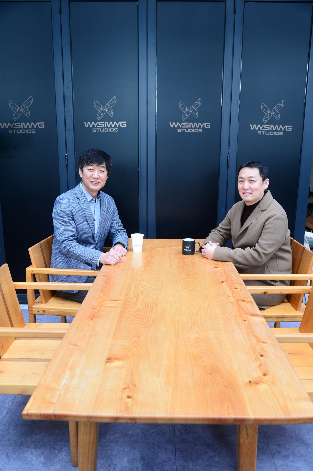 (좌측부터) 박관우 위지윅스튜디오 대표와 박인규 위지윅스튜디오 대표가 서울 강남구에 위치한 본사에서 포즈를 취하고 있다. [사진=이상섭 기자]