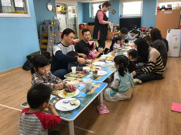 아빠들의 적극적인 육아 참여를 유도하는 아빠랑 신나는 토요일 활동 모습. [마포구 제공]