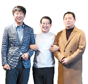 박관우(왼쪽부터) 대표와 조진호 의장, 박인규 대표. 이상섭 기자