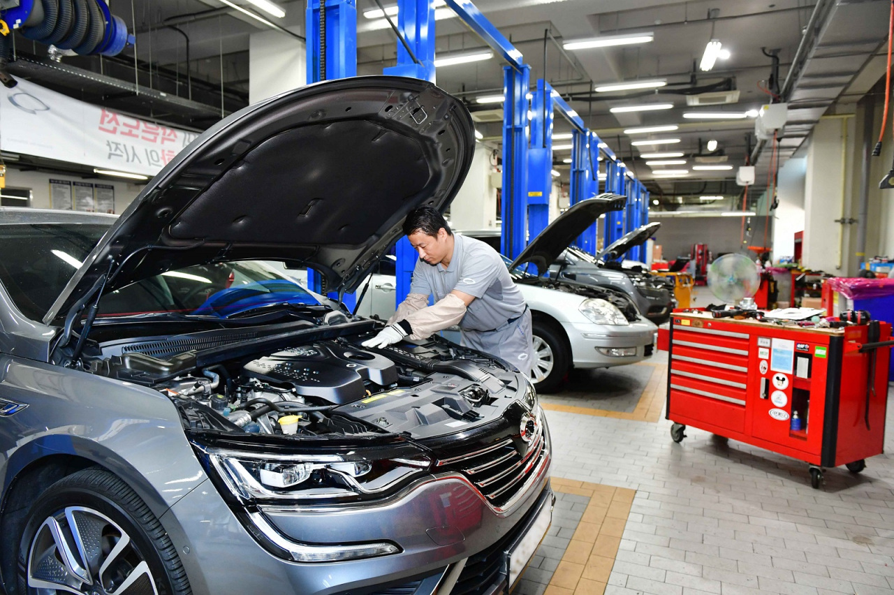 Cars are serviced at a Renault Samsung Motors service center. (Renault Samsung Motors)