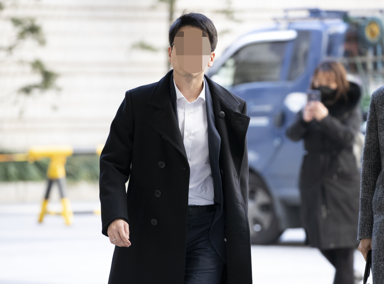 마약 밀반입 혐의로 1심에서 집행유예를 선고받은 CJ그룹 장남 이선호씨가 6일 2심 선고 공판 출석을 위해 서울 서초구 서울고등법원으로 들어가고 있다. [연합]