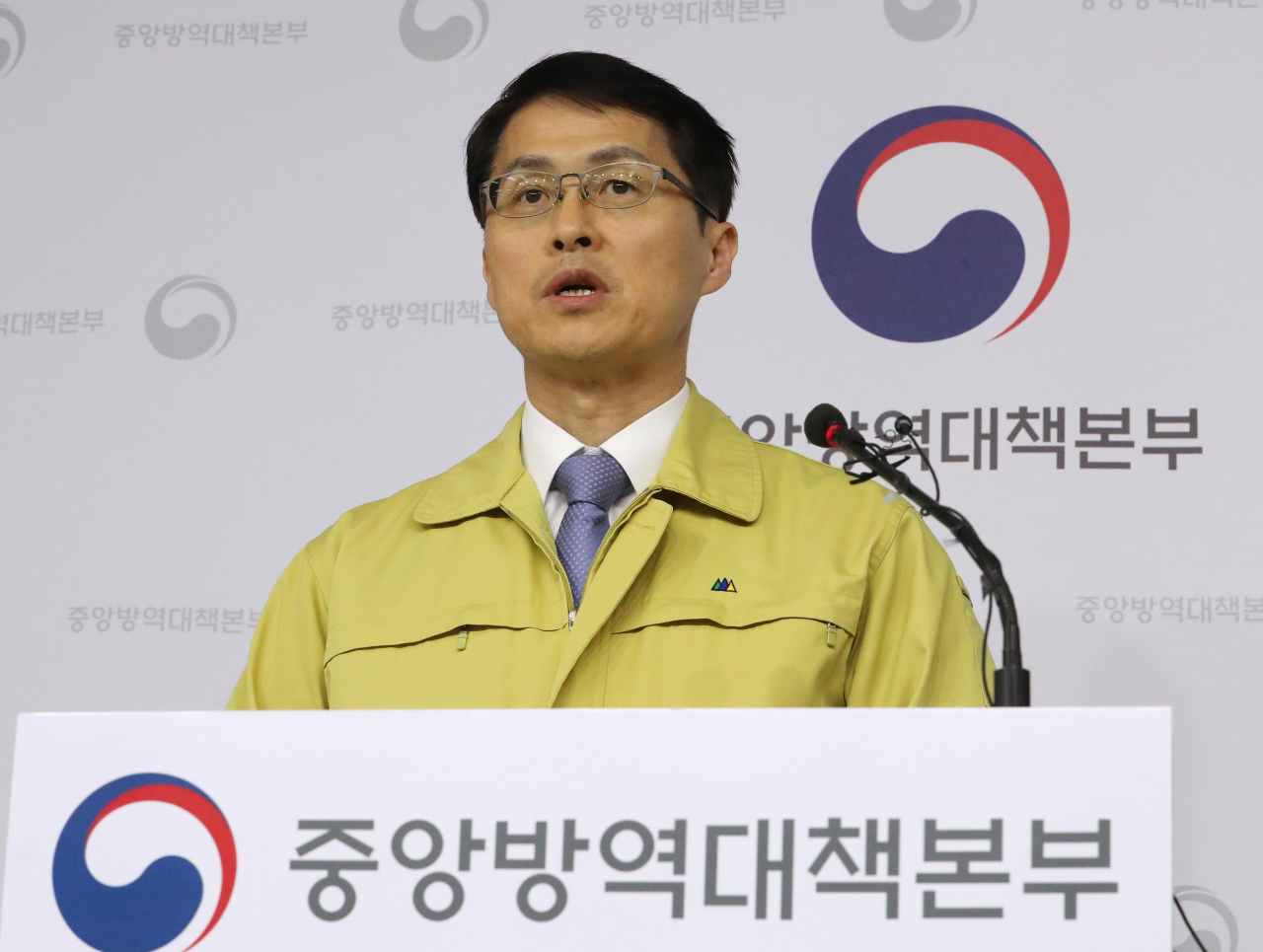 과학기술정보통신부 최원호 거대공공연구정책관이 6일 오후 세종시 정부세종청사 보건복지부에서 신종 코로나바이러스 감염증 긴급대응연구 추진 등과 관련해 설명하고 있다. 연합뉴스