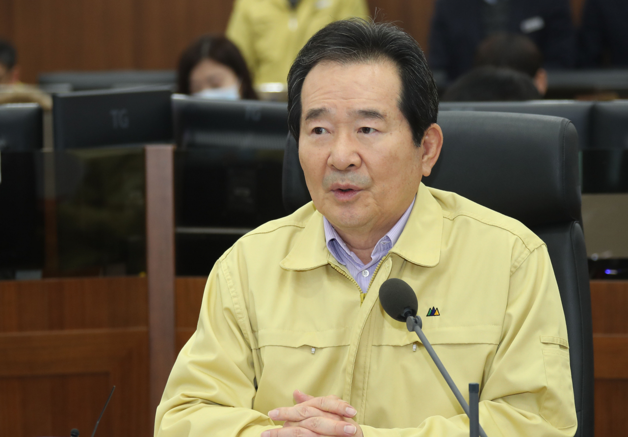 정세균 국무총리가 휴일인 8일 오전 경기도 재난안전대책본부를 방문해 신형 코로나바이러스 감염증 대응 현황을 보고 받은 후 발언하고 있다. ［연합］