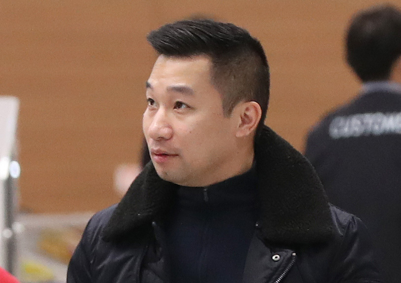 알렉스 웡 미국 국무부 대북특별부대표가 지난 9일 오후 인천국제공항을 통해 입국하고 있다. 웡 부대표는 10일 오전 이동렬 외교부 평화외교기획단장과 한미 국장급 협의를 열고 남북협력 사업의 제반 사항을 논의한다. [연합]