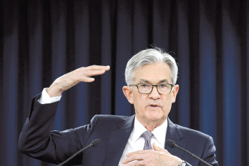 제롬 파월 미국 연방준비제도 의장이 지난달 29일(현지시간) 연방공개시장위원회(FOMC) 직후 기자회견을 갖고 있다. [로이터]