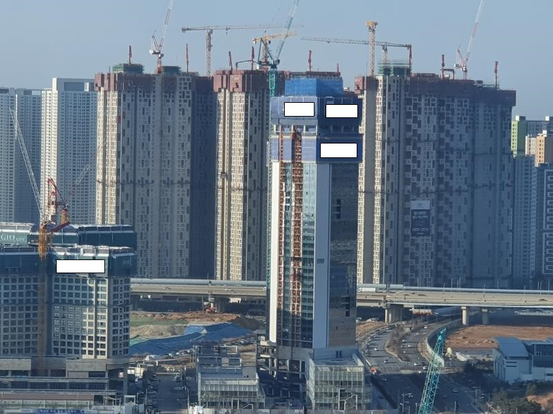 인천 송도8공구에 조성되는 아파트가 빼곡해 답답한 느낌을 주고 있다.