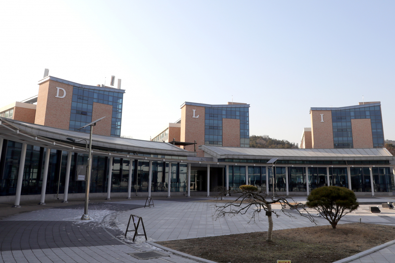 정부가 중국 후베이성 우한에서 3차 전세기를 통해 귀국시키는 교민들을 격리 수용하기로 한 경기 이천 국방어학원 모습. [연합]