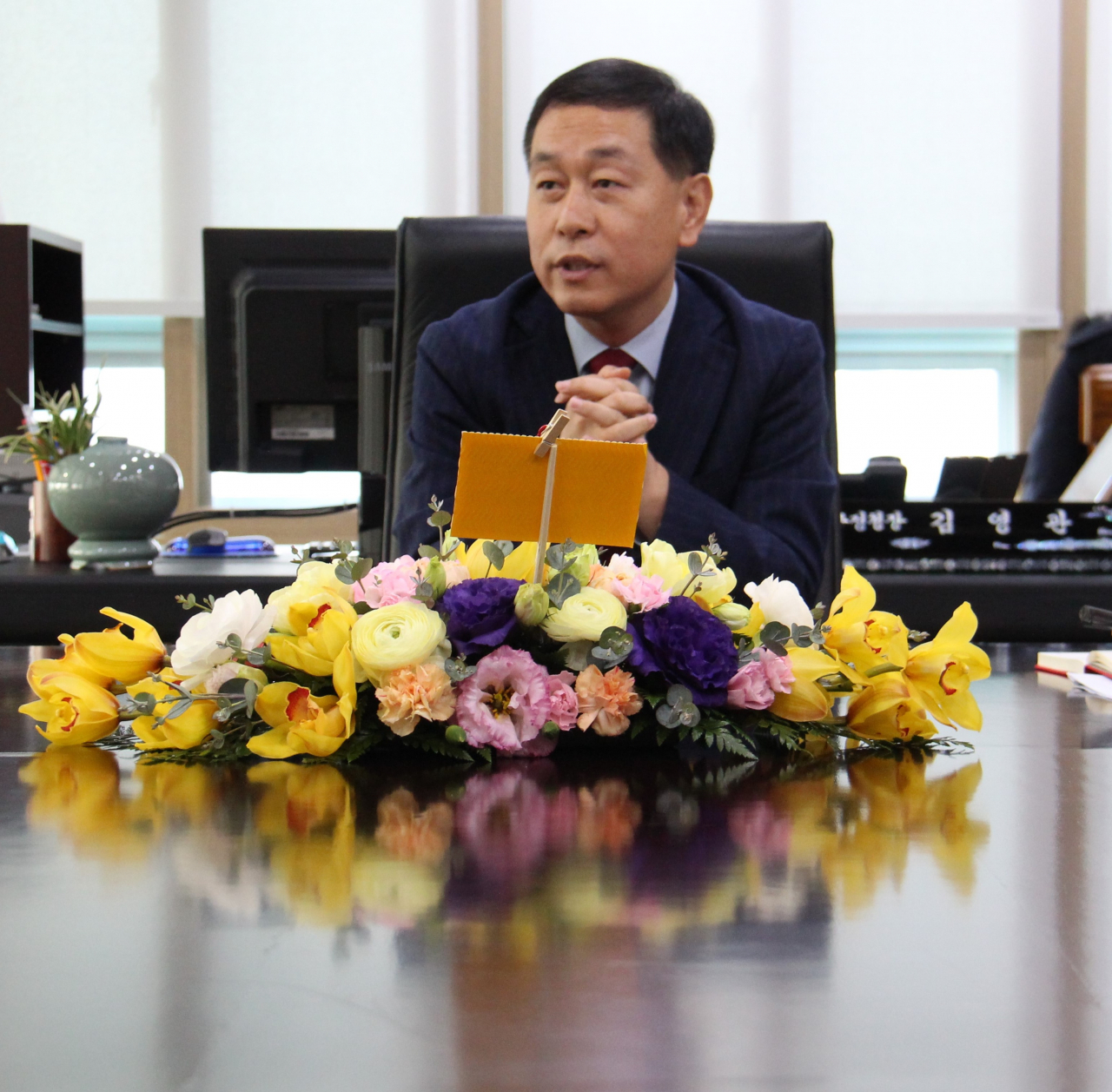 김영관 신임 경북지방우정청장이 지난 10일 대구 동구 경북지방우정청 내 청장실에서 업무 방침을 밝히고 있다. [경북지방우정청 제공]