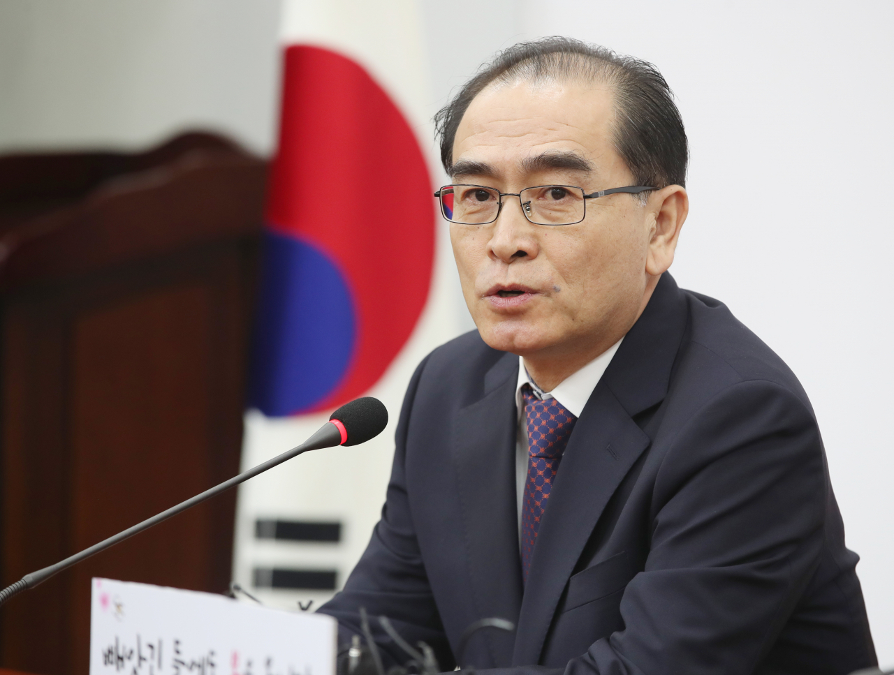 태영호 전 주영 북한대사관 공사가 11일 국회에서 자유한국당 입당과 4·15 총선 지역구 후보 출마를 발표한 후 취재진의 질문에 답하고 있다. [연합]