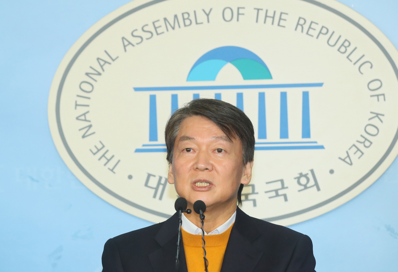 국민당 안철수 창당준비위원장이 11일 국회 정론관에서 사법정의 혁신방안을 발표하고 있다. [연합]