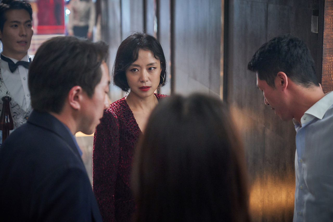 Jeon Do-yeon in "Beasts Clawing at Straws" (Megabox Joongang Plus M)