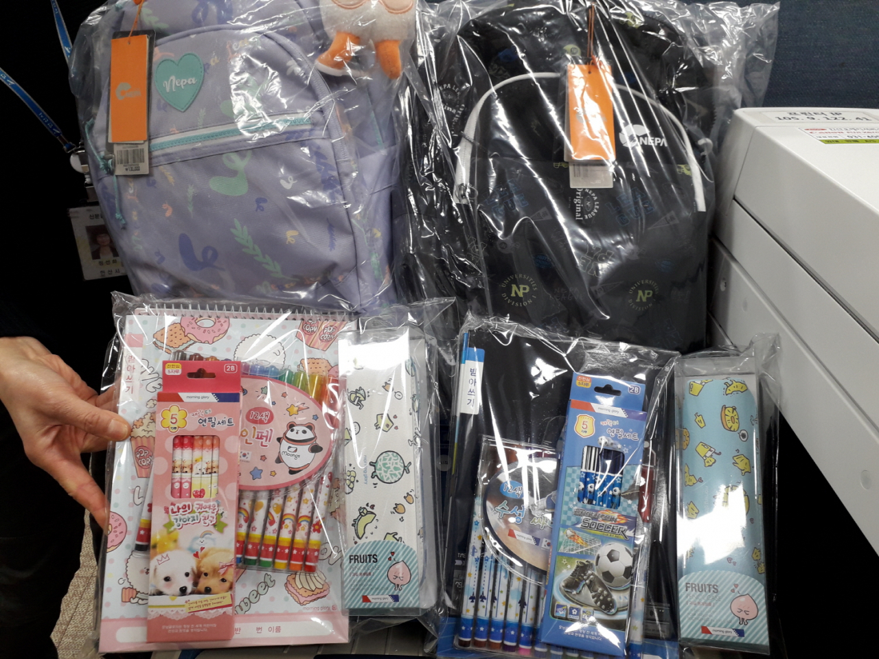 안산시 드림스타트는 가정환경이 취약한 예비초등학생에게 책가방 지원했다. [안산시 제공]