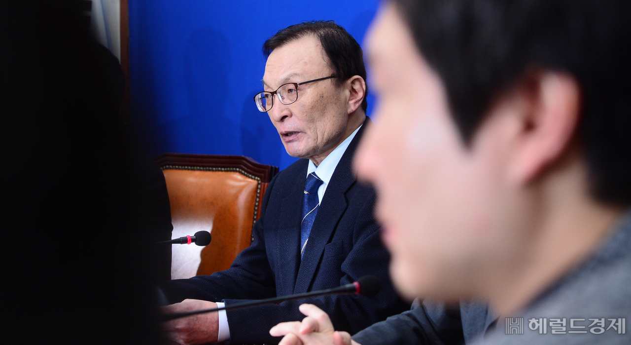 이해찬 더불어민주당 대표가 12일 서울 여의도 국회에서 열린 더불어민주당 최고위원회의에 참석해 현안관련 발언을 하고 있다. [이상섭 기자/babtong@heraldcorp.com]