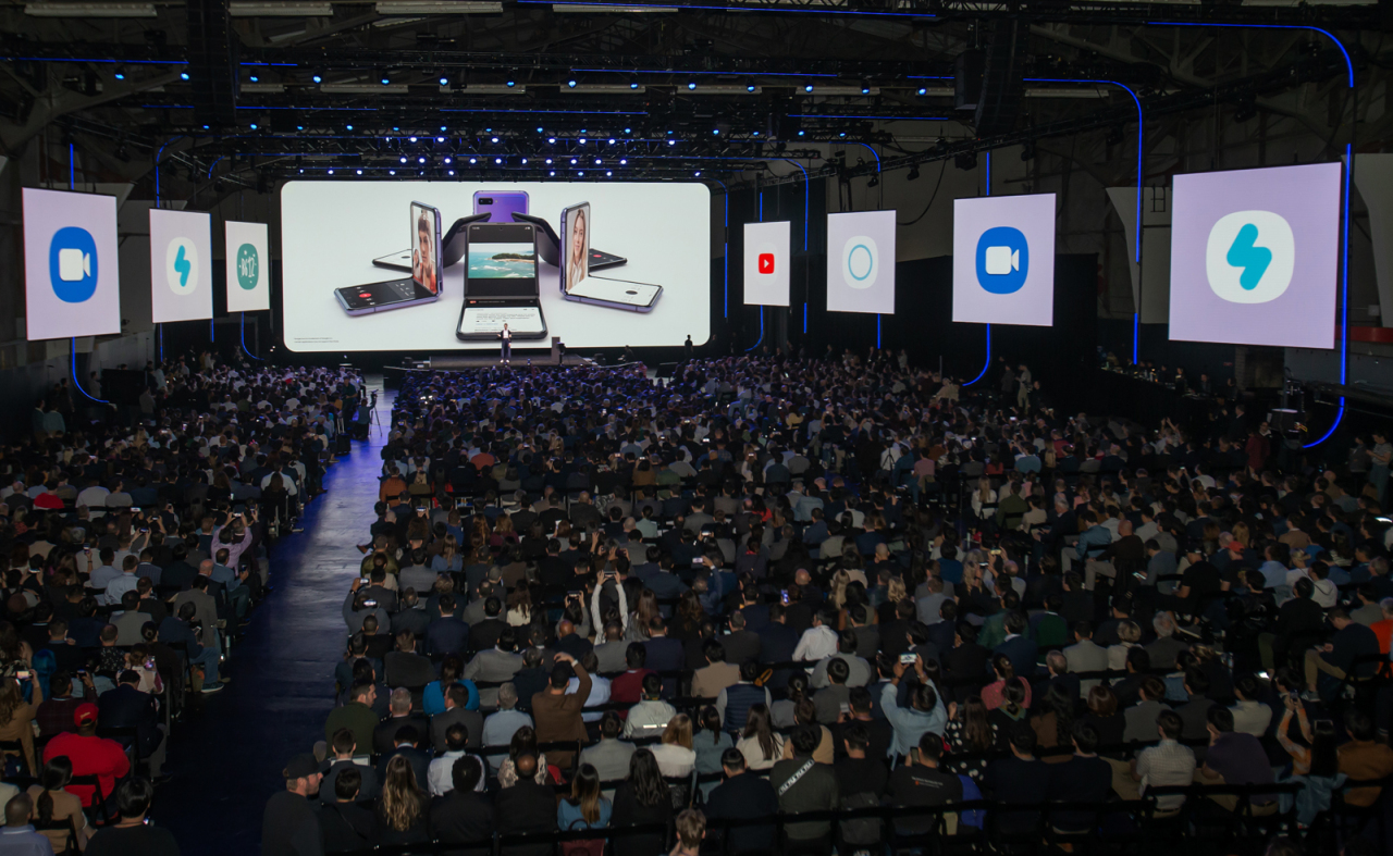 Spectators fill the Galaxy Unpacked 2020 event at the Palace of Fine Arts in San Francisco on Tuesday. (Samsung Electronics)