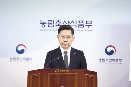 김현수 농림축산식품부 장관이 지난 10일 오후 정부세종청사에서 올해 주요 업무계획을 브리핑하고 있다. [농림축산식품부 제공]