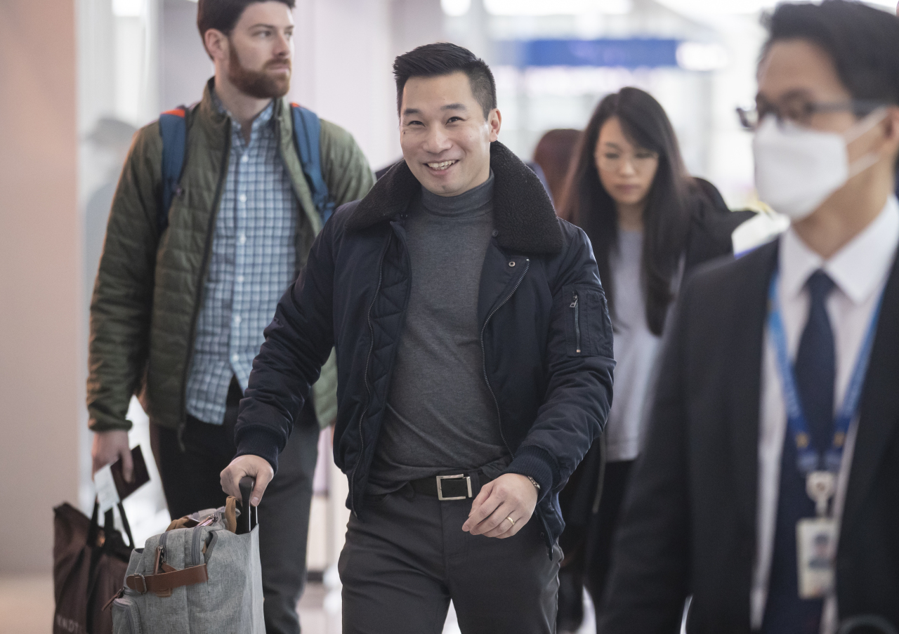 Alex Wong, deputy U.S. special representative for North Korea, is departing from Incheon International Airport on Wednesday, after his meetings with officials in Seoul. (Yonhap)
