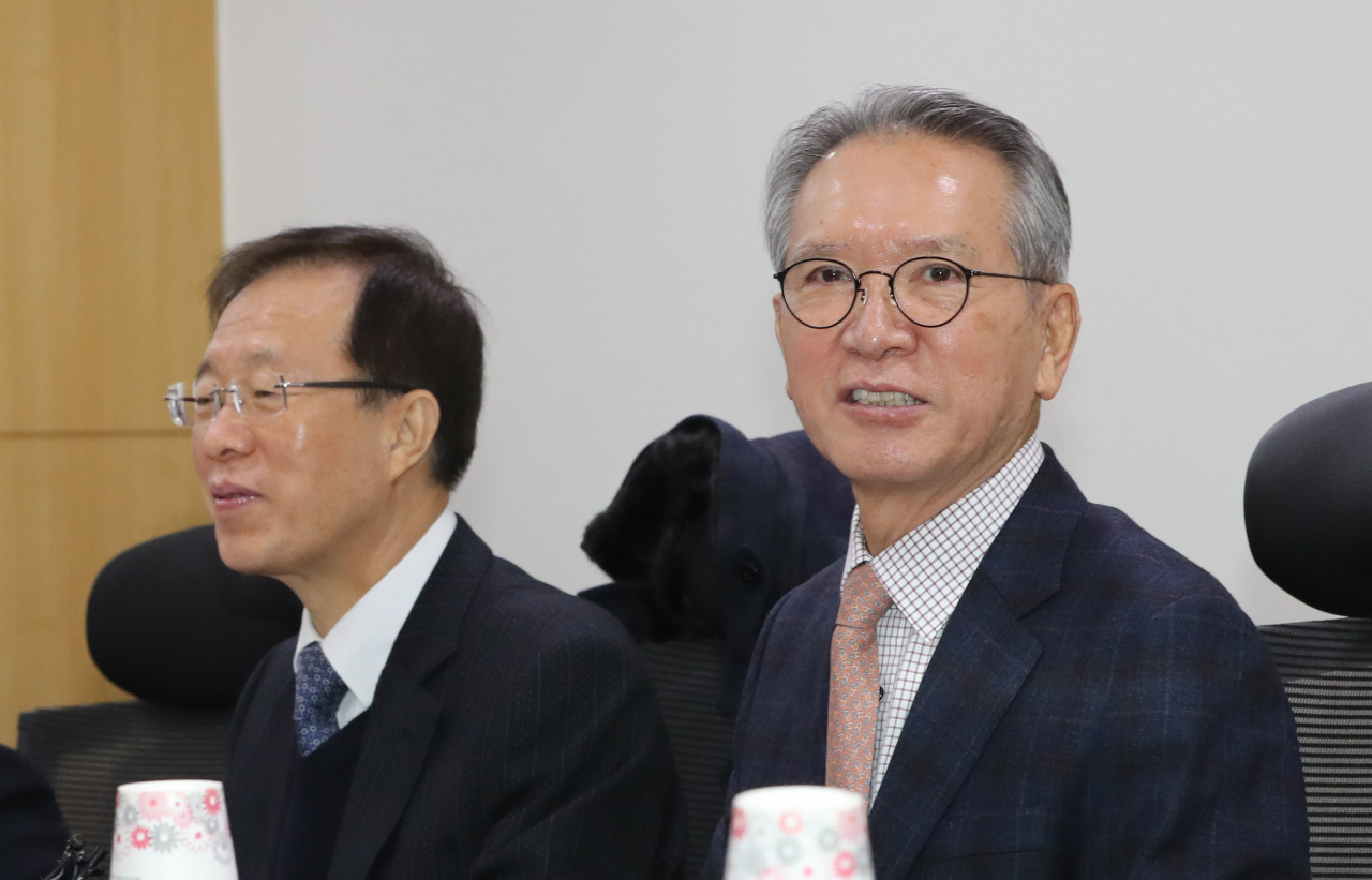 자유한국당 공천관리위원회 회의가 12일 오전 서울 여의도 국회 의원회관에서 김형오 위원장 주재로 열리고 있다. [연합]