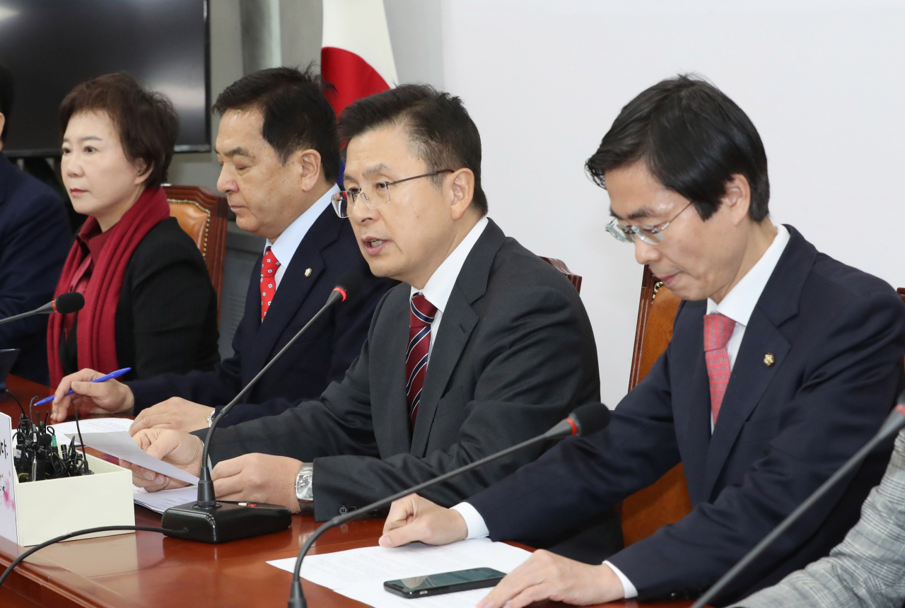 자유한국당 황교안 대표가 13일 오전 서울 여의도 국회에서 열린 최고위원회의에서 발언하고 있다. [연합]