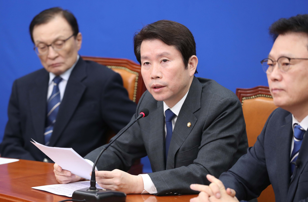 더불어민주당 이인영 원내대표가 12일 오전 서울 여의도 국회에서 열린 최고위원회의에서 발언하고 있다. 연합뉴스