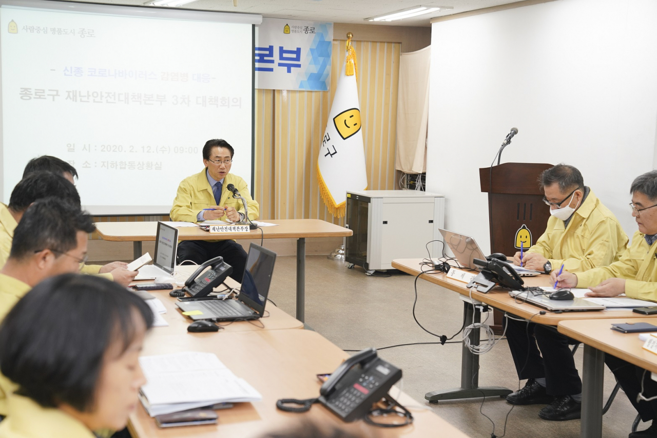 지난 12일 재난안전대책본부 회의를 주재하고 있는 김염종 종로구청장. [종로구 제공]