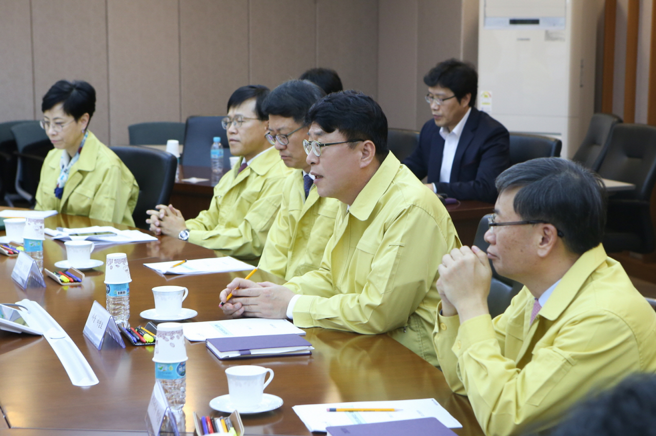 한국예탁결제원은 지난 12일 신종 코로나바이러스(코로나19) 확산과 관련해 사장 주재 전사 점검회의를 열었다. [한국예탁결제원 제공]
