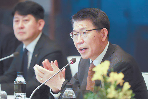 은성수 금융위원장이 지난 10일 서울 여의도 콘래드호텔에서 열린 금융위원회, 외국계 금융회사 대표 간담회에서 인사말을 하고 있다. [연합]