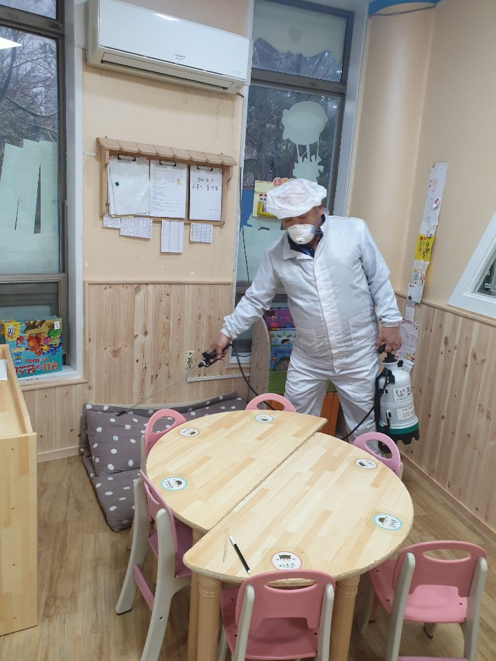 오산시는 코로나19 예방을 위해 어린이집 261개소 방역을 완료했다. [오산시 제공]