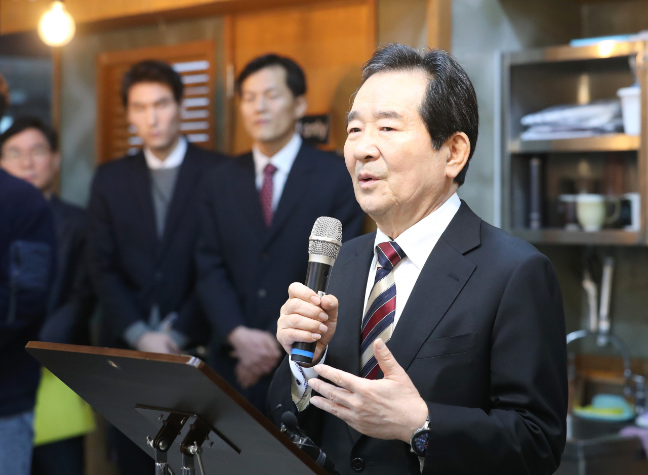 정세균 국무총리가 14일 세종시의 한 식당에서 열린 출입기자단 오찬 간담회에서 발언하고 있다. [연합]
