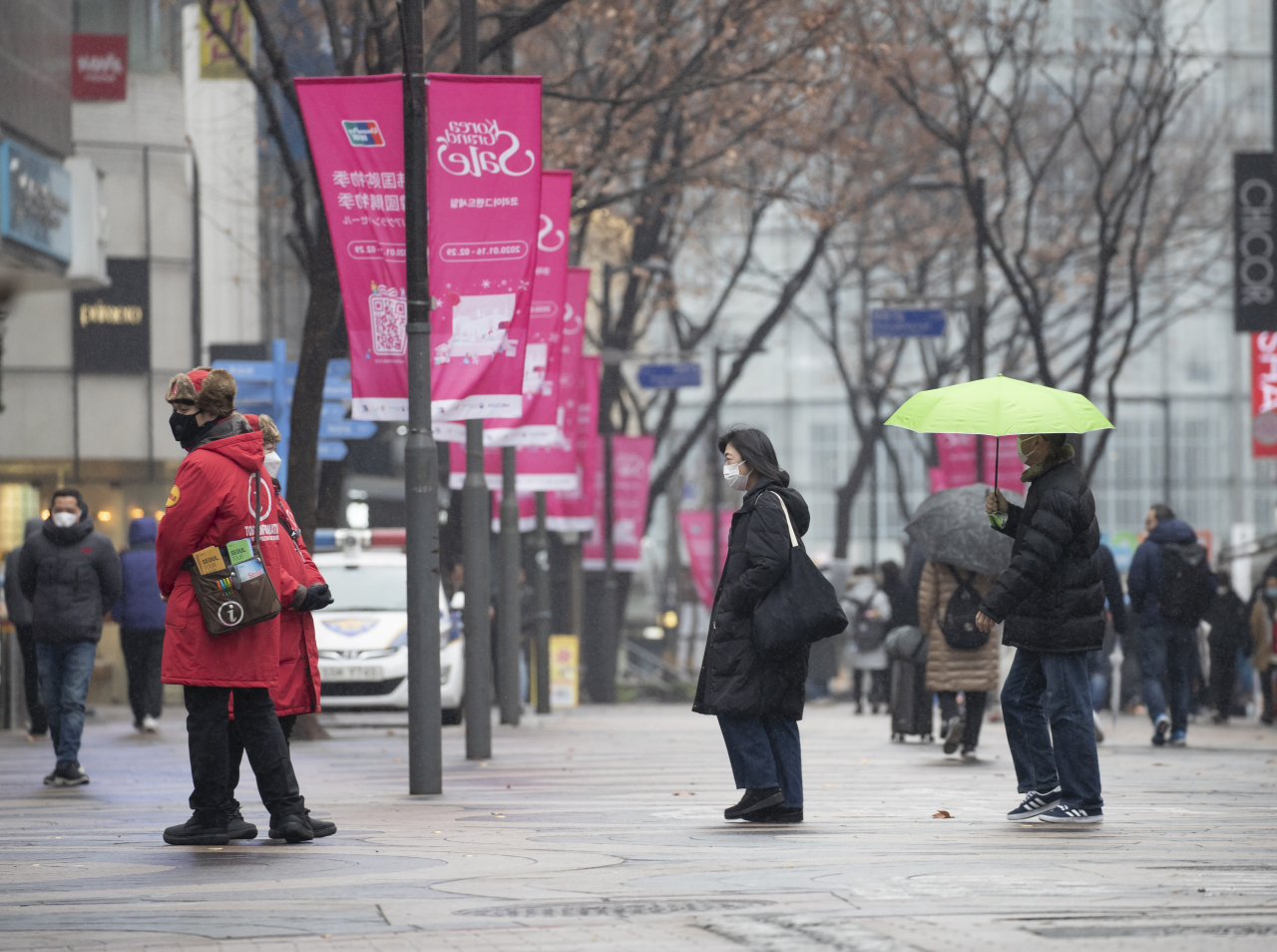 신종 코로나바이러스 감염증(코로나19) 확산이 우려되고 있는 16일 서울 명동 거리가 한산하다. [연합]