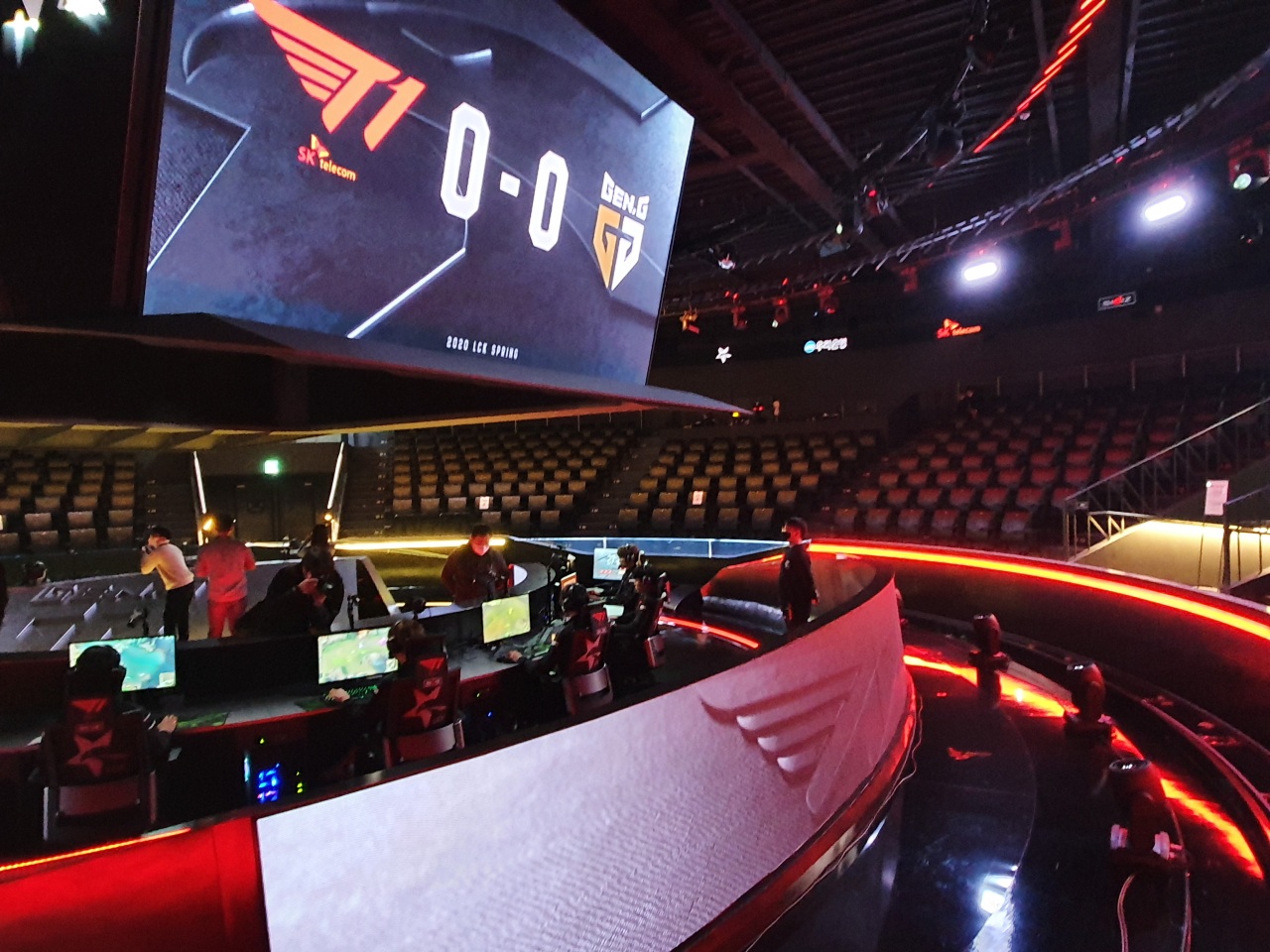 Seats at the esports arena LoL Park in Jongno, Seoul, remain empty Sunday. (Lim Jang-Won/The Korea Herald)