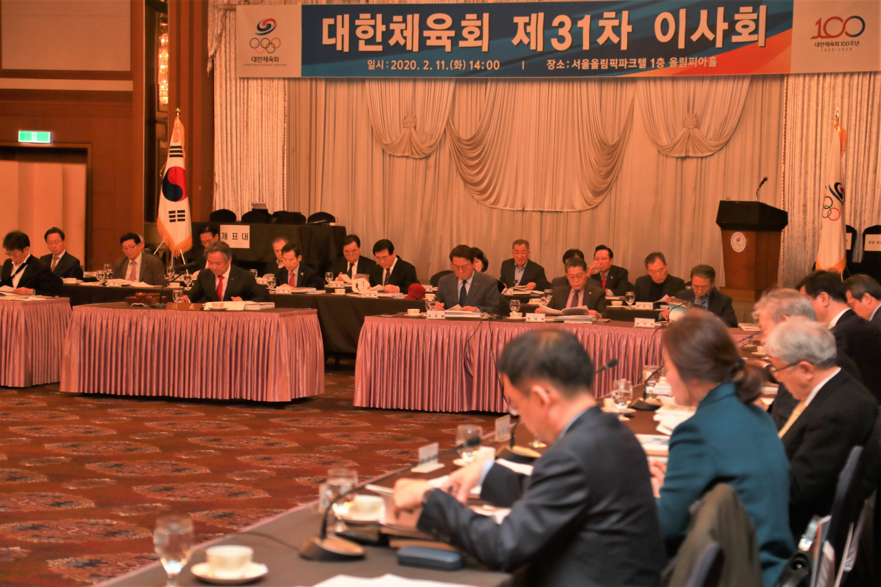 대한체육회는 지난 11일 서울 송파구 올림픽파크텔에서 열린 31차 이사회에서 정관 개정을 의결, 인권을 강조하고 여성 임원의 비율을 늘리도록 정관을 개정했다. [대한체육회 제공]　