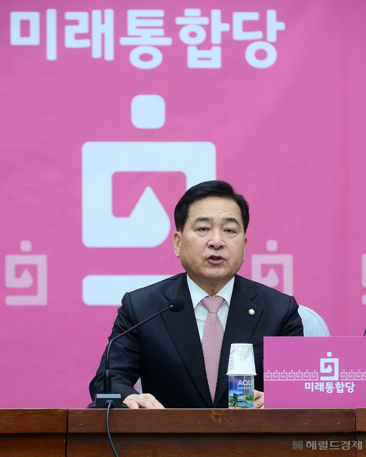 심재철 미래통합당 원내대표가 18일 오전 서울 여의도 국회에서 열린 원내대책회의에 모두발언을 하고 있다. [헤럴드경제=이상섭 기자 babtong@heraldcorp.com]