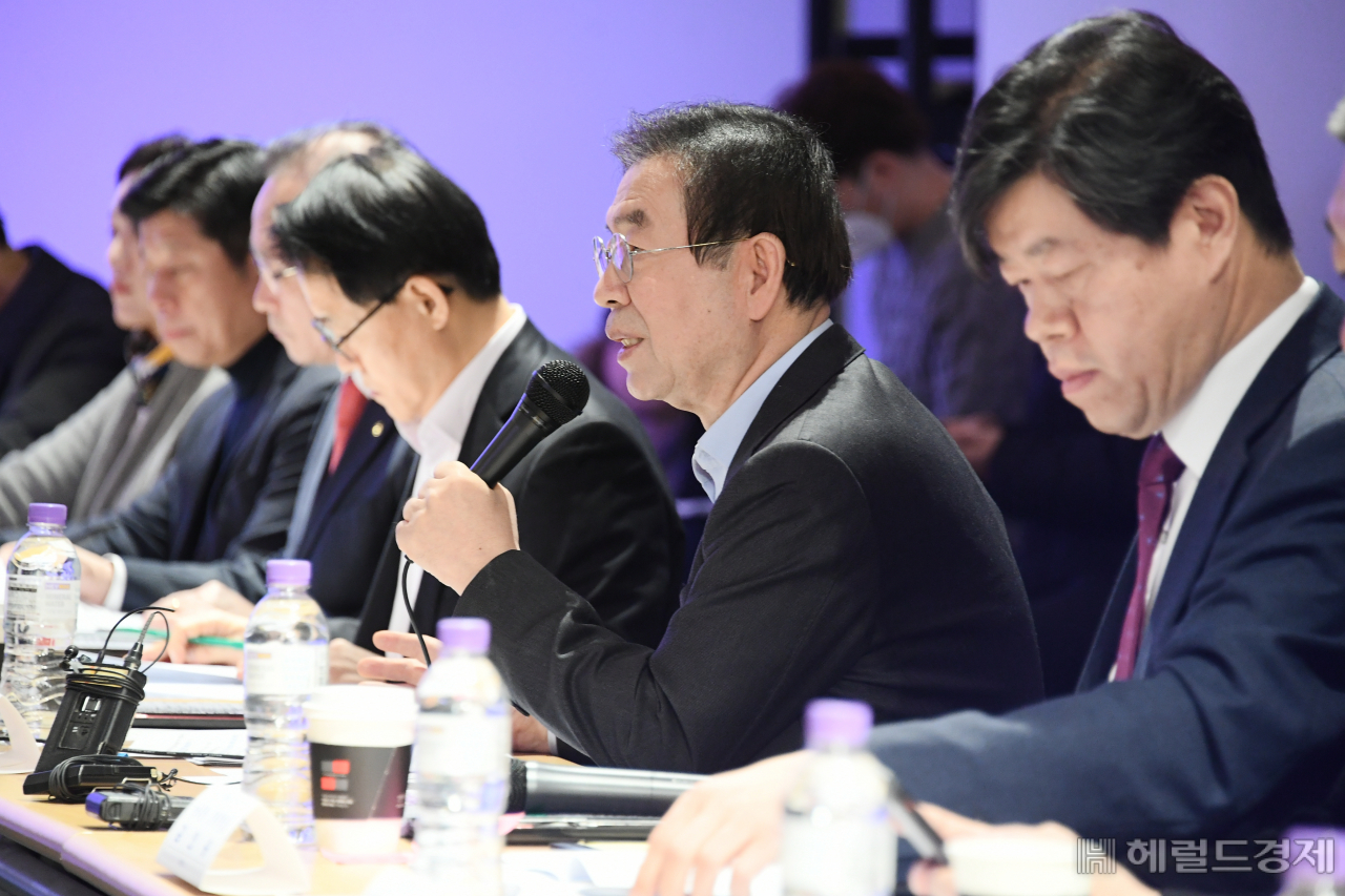 박원순 서울 시장이 18일 오전 DDP에서 열린 코로나19 위기 극복을 위한 중소기업, 소상공인 간담회에서 모두 발언을 하고 있다. [서울시]