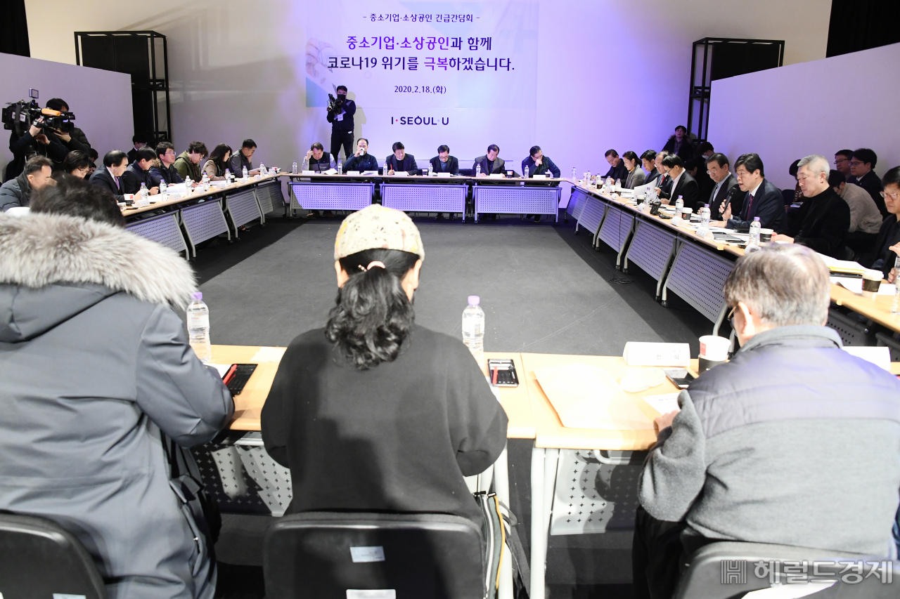 18일 오전 DDP에서 코로나19 위기 극복을 위한 중소기업, 소상공인 간담회가 열리고 있다. [서울시]