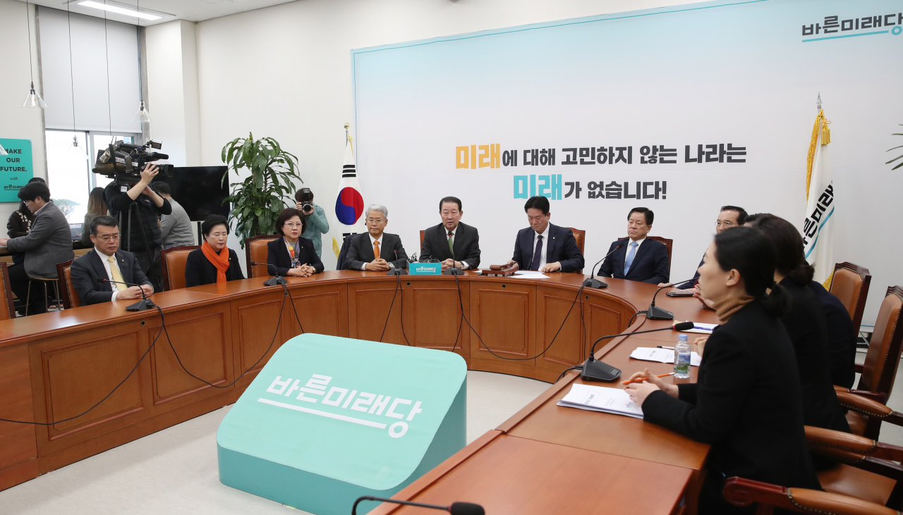 18일 오전 국회에서 열린 바른미래당 의원총회에 의원들이 참석해 있다. [연합]