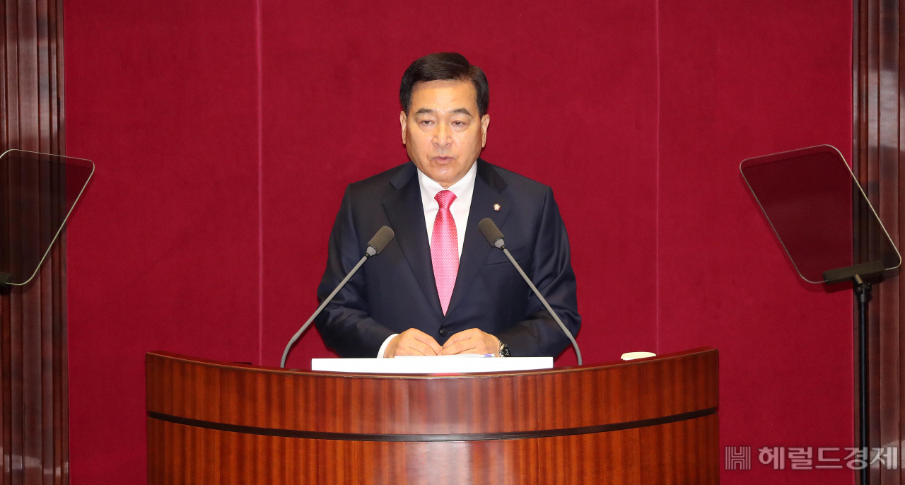 [헤럴드경제=이상섭 기자] 미래통합당 심재철 원내대표가 19일 오전 서울 여의도 국회에서 열린 교섭단체 대표연설하고 있다. babtong@heraldcorp.com