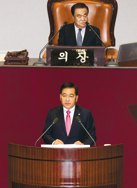 심재철 미래통합당 원내대표가 19일 오전 국회에서 교섭단체 대표 연설을 하고 있다. 이상섭 기자