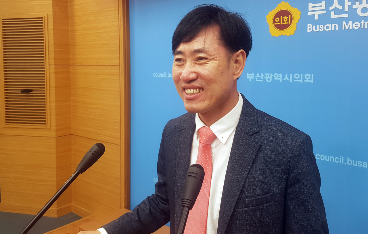 미래통합당 하태경 의원이 19일 부산시의회 브리핑룸에서 기자회견을 열어 부산 해운대갑 총선 출마를 선언하고 있다. [연합]