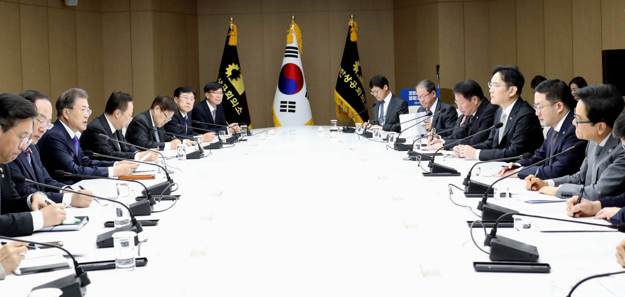 문재인 대통령이 13일 오전 중구 대한상공회의소에서 열린 코로나19 대응 경제계 간담회에서 발언하고 있다. [연합]