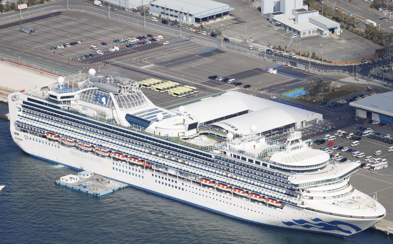 Diamond Princess cruise ship docked at Yokohama port on Wednesday, when passengers began to disembark the quarantined ship. (Yonhap)